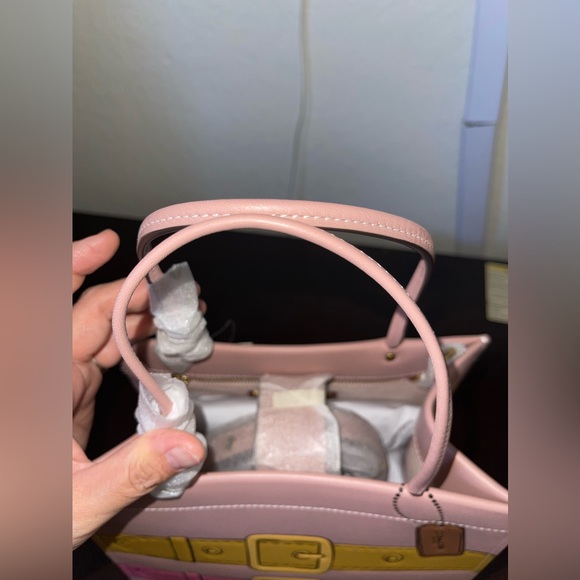 NWT COACH Cashin Carry 22 With Trompe L'Oeil Print - Picture 12 of 13